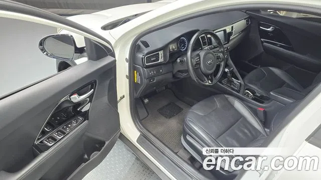 Kia Niro 2017 — фото 10