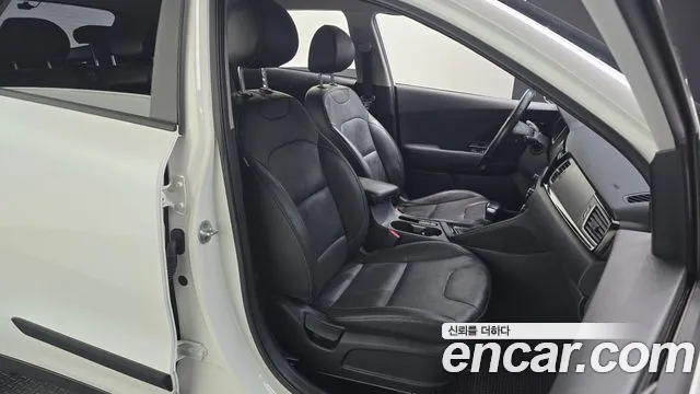 Kia Niro 2017 — фото 12