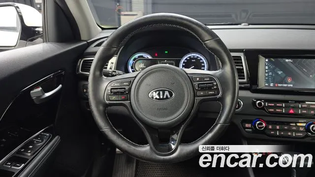 Kia Niro 2017 — фото 13