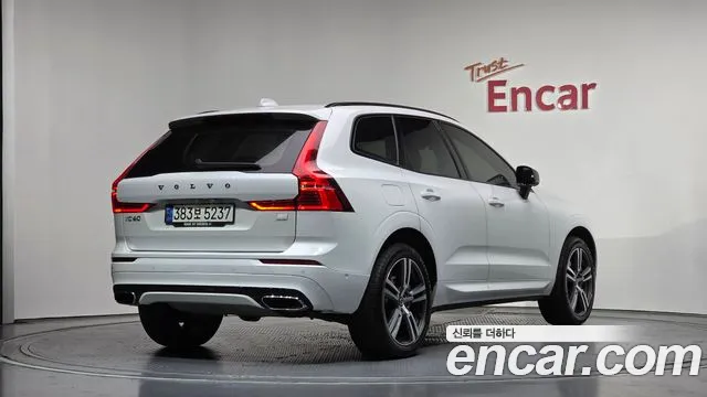 Volvo XC60 2021 — фото 2