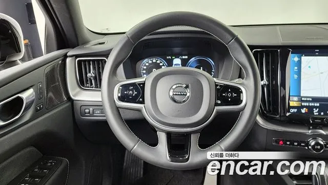 Volvo XC60 2021 — фото 13