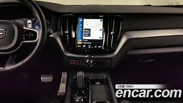 Volvo XC60 2021 — фото 14