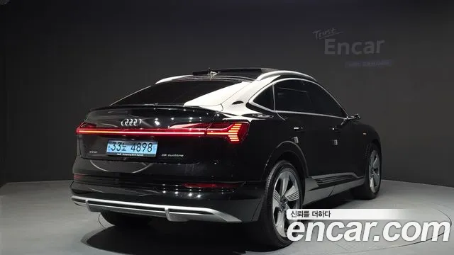 Audi e-tron 2022 — фото 2