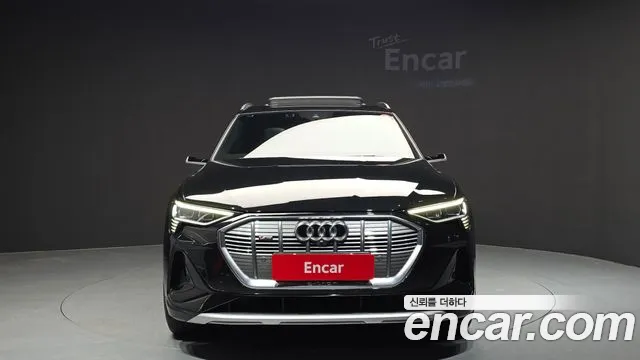 Audi e-tron 2022 — фото 3