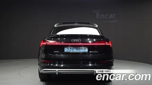 Audi e-tron 2022 — фото 4