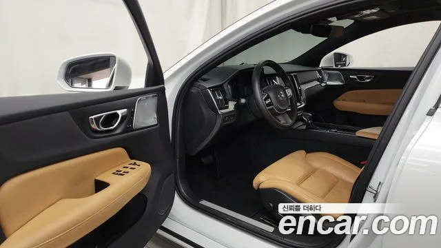 Volvo S60 2020 — фото 10