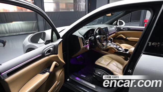 Porsche Cayenne 2016 — фото 10