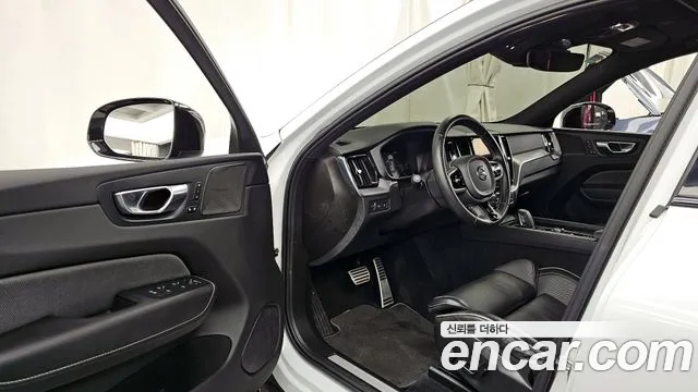 Volvo XC60 2021 — фото 10