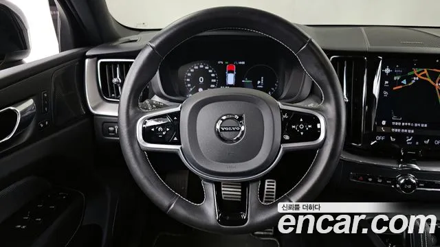 Volvo XC60 2021 — фото 13