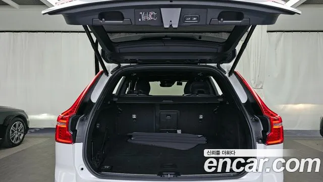 Volvo XC60 2021 — фото 20