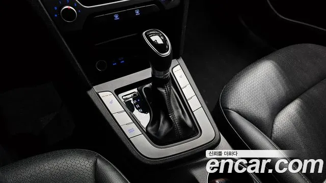 Hyundai AVANTE 2018 — фото 9