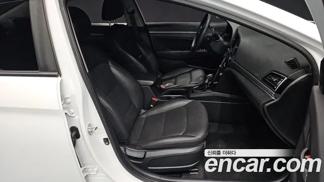 Hyundai AVANTE 2018 — фото 10