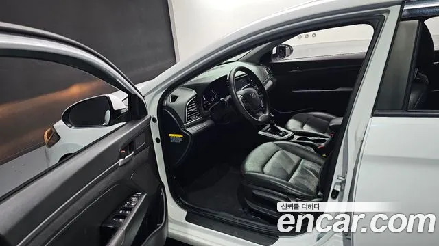 Hyundai AVANTE 2018 — фото 11