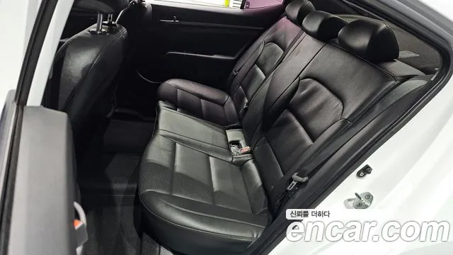 Hyundai AVANTE 2018 — фото 12