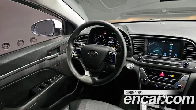 Hyundai AVANTE 2018 — фото 13