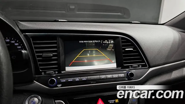 Hyundai AVANTE 2018 — фото 15