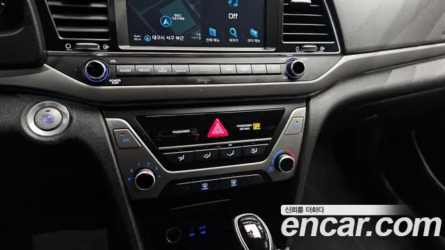 Hyundai AVANTE 2018 — фото 18