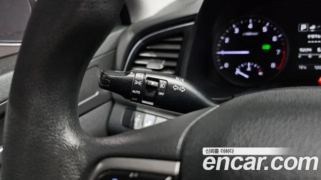 Hyundai AVANTE 2018 — фото 20