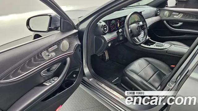 Mercedes-Benz E-Class 2022 — фото 11