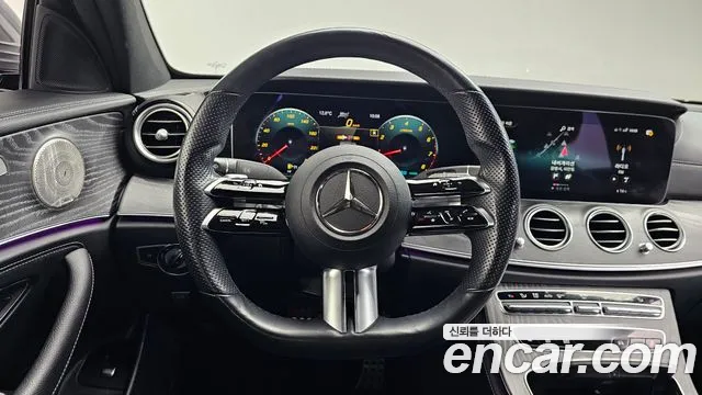 Mercedes-Benz E-Class 2022 — фото 13
