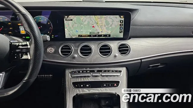 Mercedes-Benz E-Class 2022 — фото 15