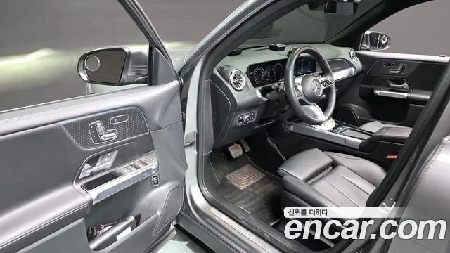 Mercedes-Benz GLB-Class 2024 — фото 11
