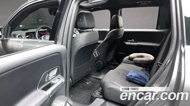 Mercedes-Benz GLB-Class 2024 — фото 12