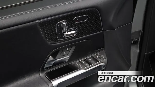 Mercedes-Benz GLB-Class 2024 — фото 17