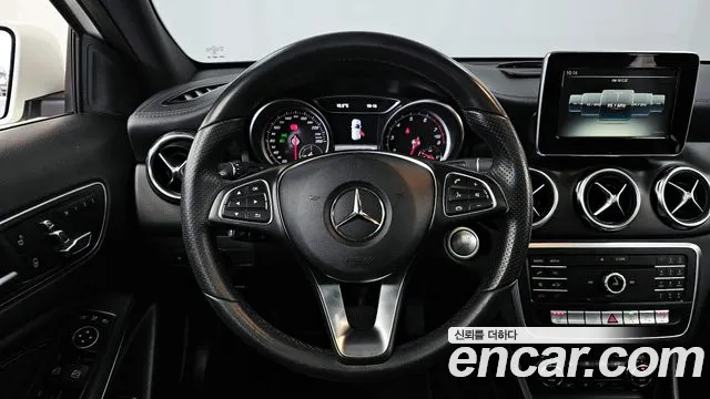 Mercedes-Benz GLA-Class 2018 — фото 13