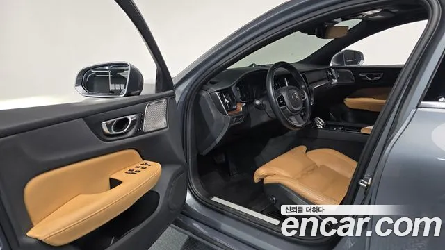 Volvo S60 2021 — фото 10