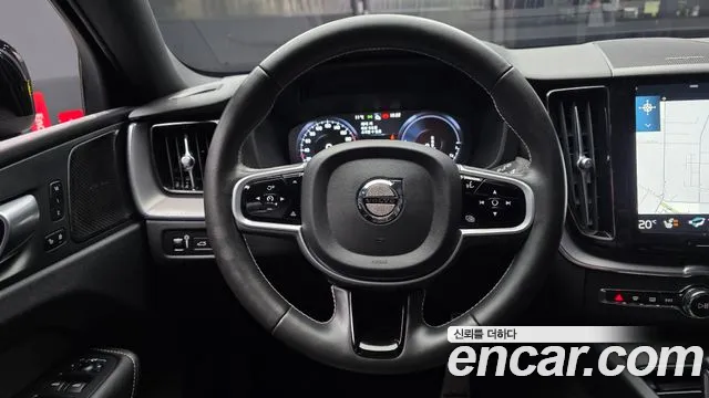 Volvo XC60 2021 — фото 13