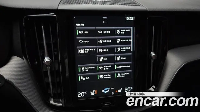 Volvo XC60 2021 — фото 17