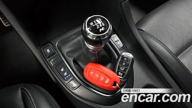 Hyundai Veloster 2019 — фото 9
