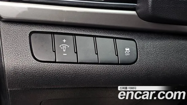 Hyundai AVANTE 2017 — фото 14