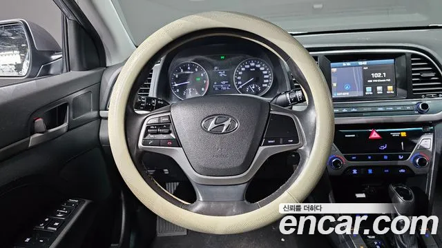 Hyundai AVANTE 2017 — фото 16