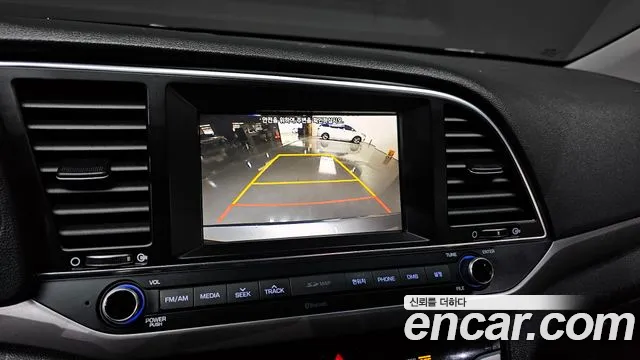 Hyundai AVANTE 2017 — фото 18