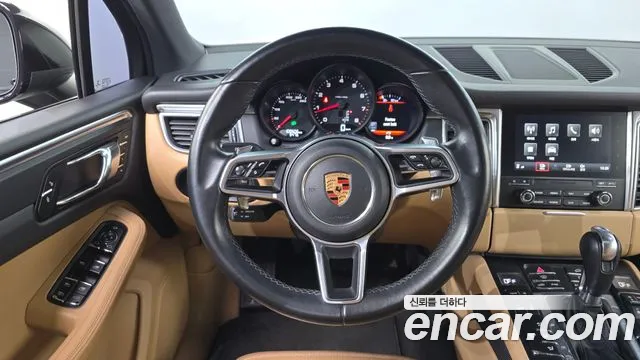 Porsche Macan 2017 — фото 13