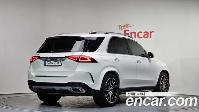 Mercedes-Benz GLE-Class 2023 — фото 2