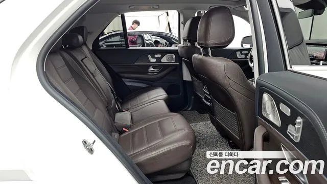 Mercedes-Benz GLE-Class 2023 — фото 12