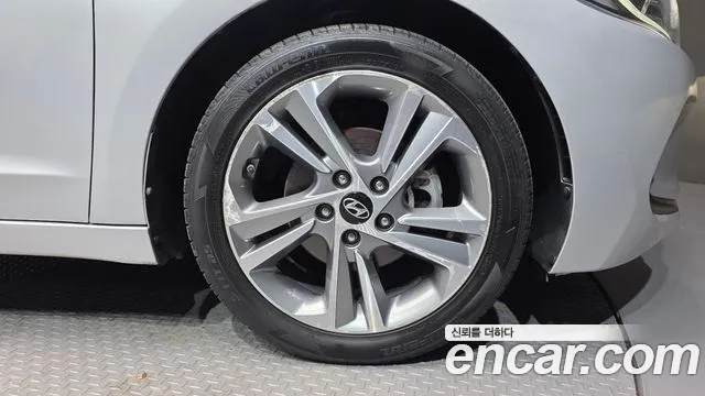 Hyundai AVANTE 2018 — фото 5