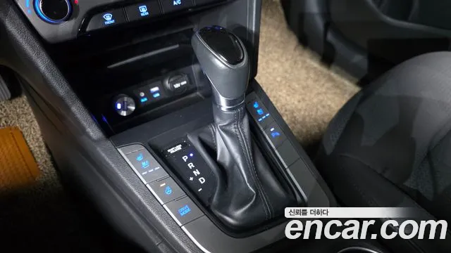 Hyundai AVANTE 2018 — фото 9
