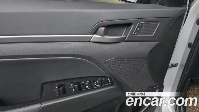 Hyundai AVANTE 2018 — фото 12