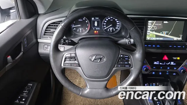 Hyundai AVANTE 2018 — фото 14