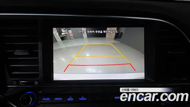 Hyundai AVANTE 2018 — фото 16