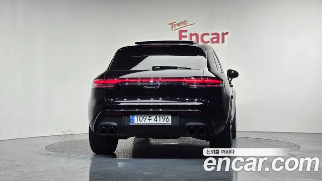 Porsche Macan 2023 — фото 4