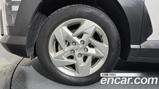 Hyundai Kona 2023 — фото 5