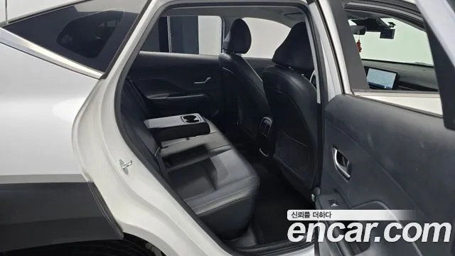 Hyundai Kona 2023 — фото 12