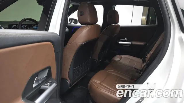 Mercedes-Benz GLA-Class 2023 — фото 10