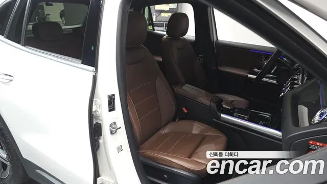 Mercedes-Benz GLA-Class 2023 — фото 11