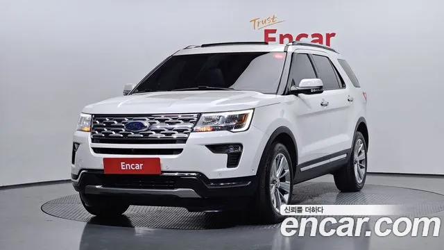 Ford Explorer 2019 — фото 1